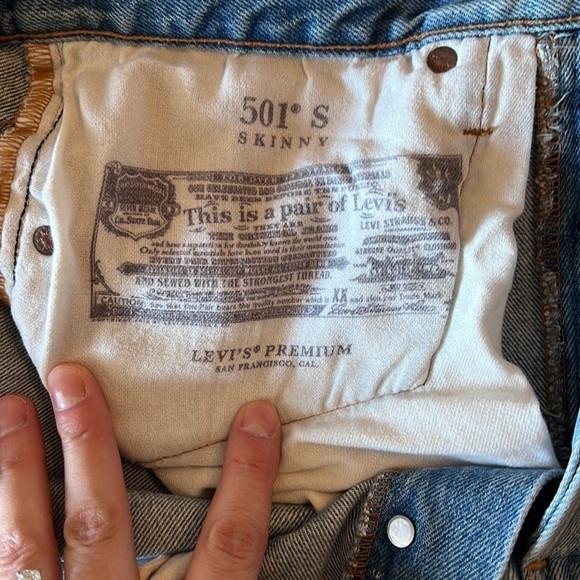 Levi’s Women’s Distressed Skinny Jeans - Picture 9 of 12